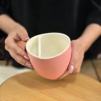 ماگ دمنوش سرامیکی صورتی با صافی سرامیکی